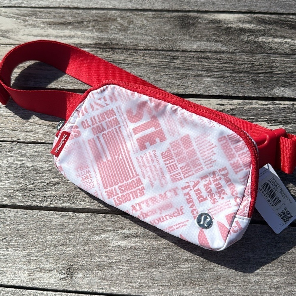 Lululemon Everywhere‎ Belt Bag Manifesto Print NWT Lululemon White Red NWT